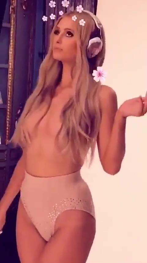 25P Paris Hilton Topless