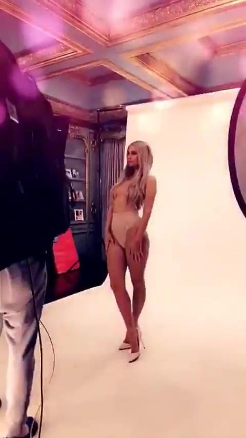 25P Paris Hilton Topless