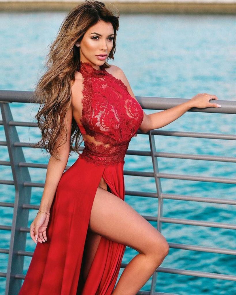 25P Paula Manzanal Topless