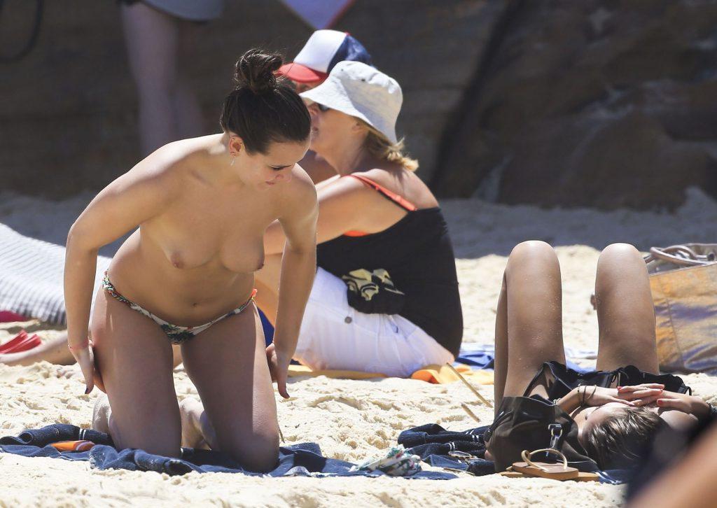 5P Pauline Ducruet Topless