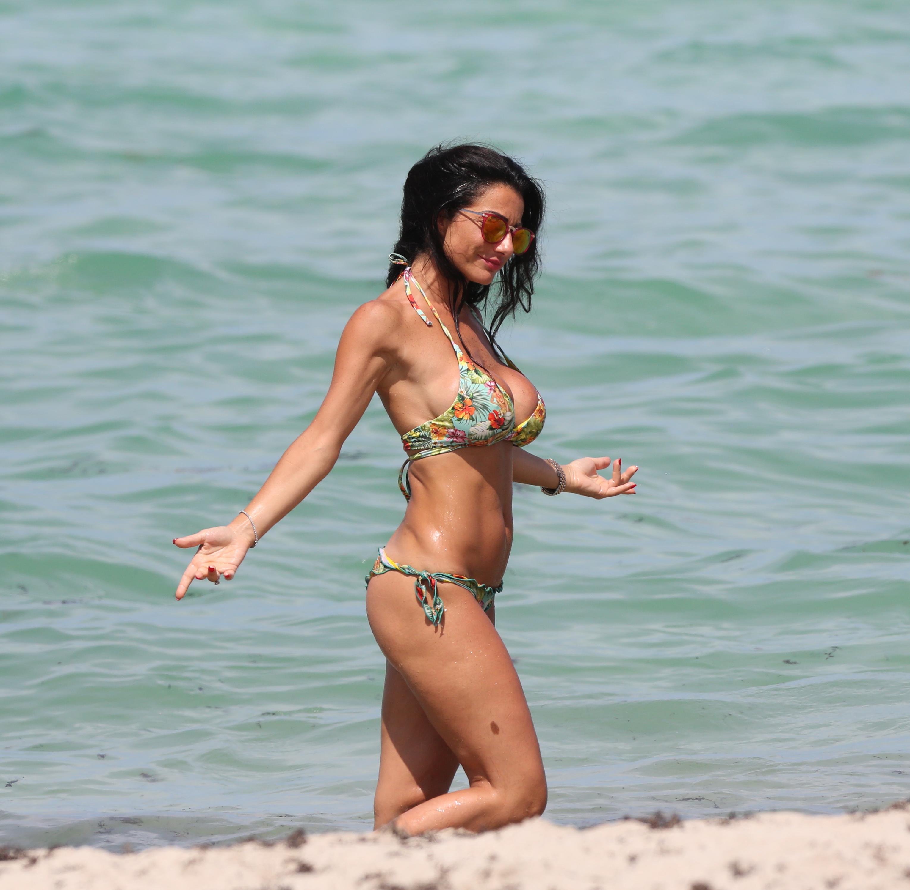 10P Priscilla Salerno topless paparazzi pics