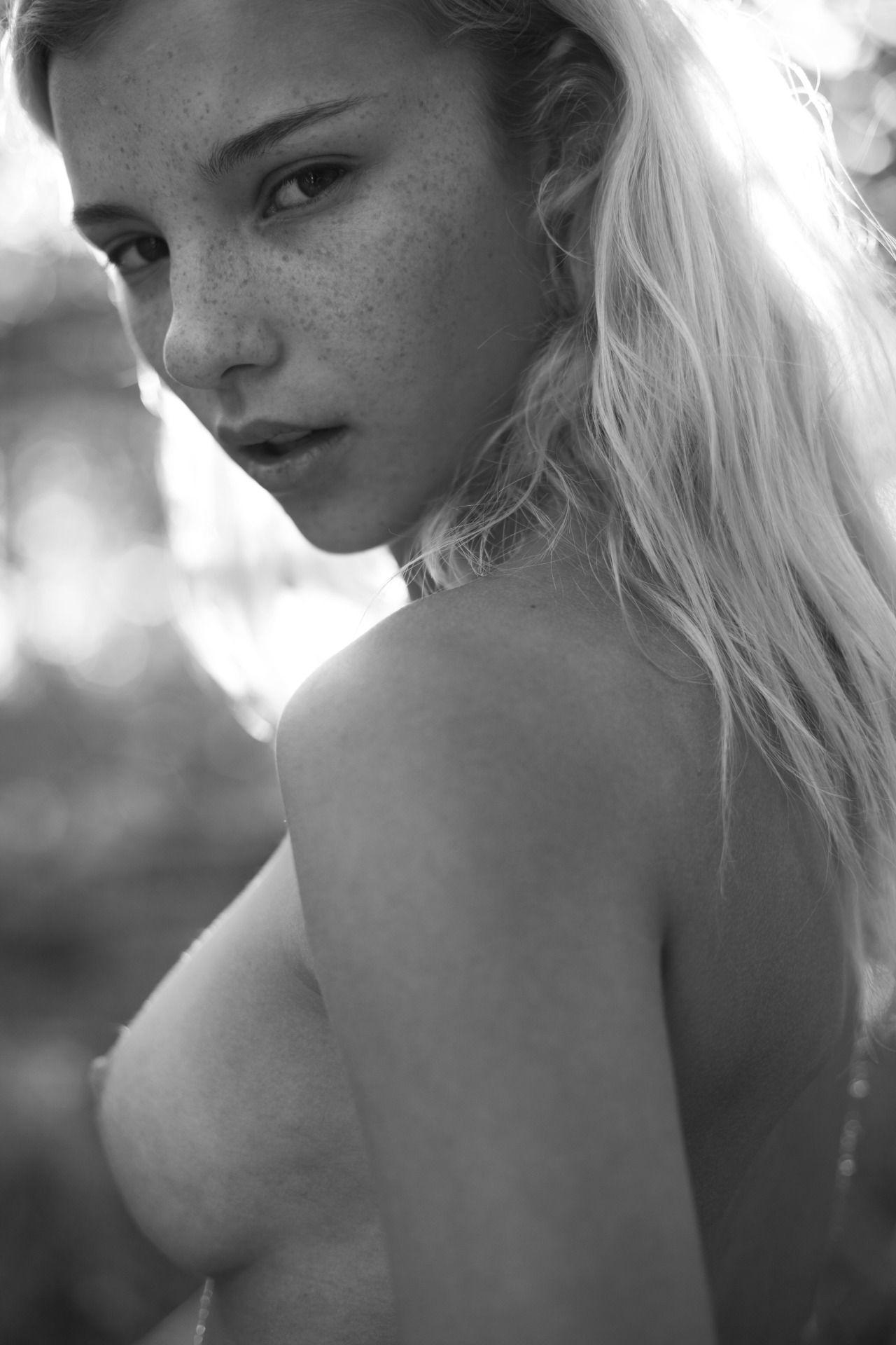 10P Topless Rachel Yampolsky