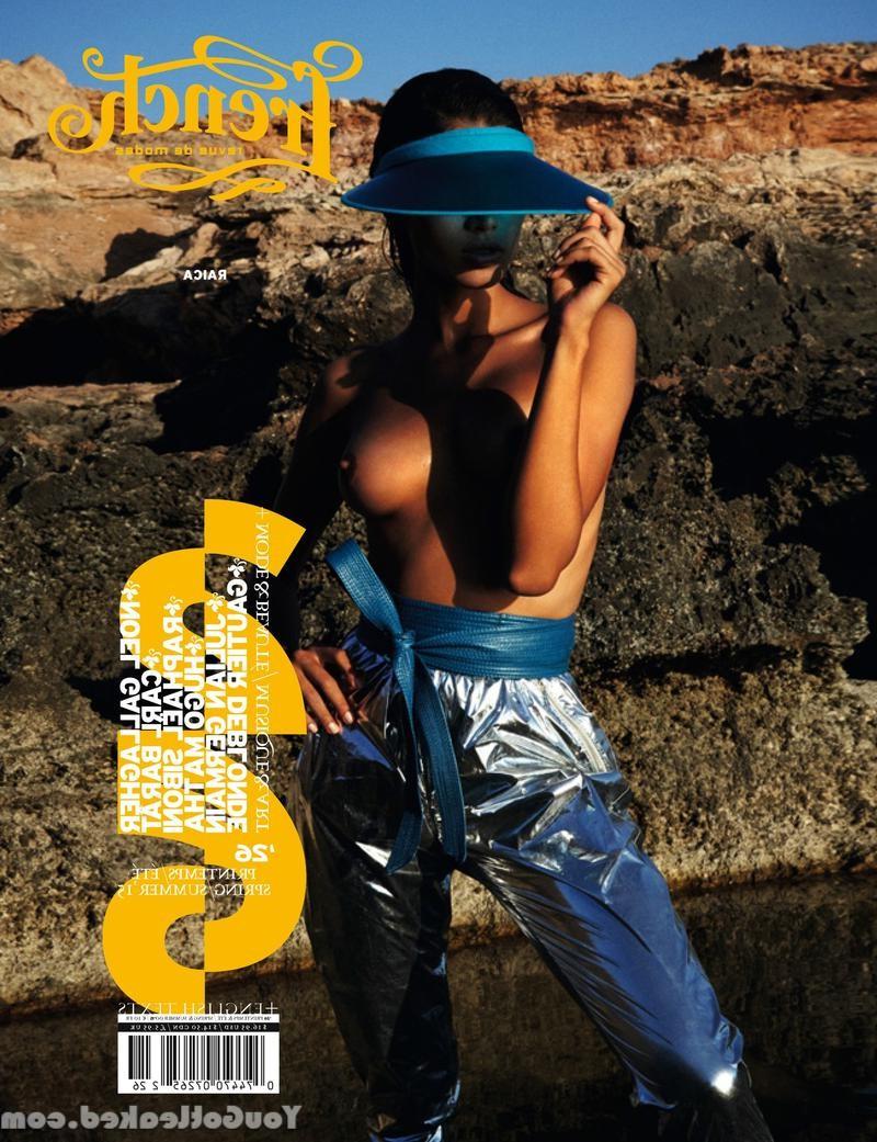 12P Topless photoset of Raica Oliveira
