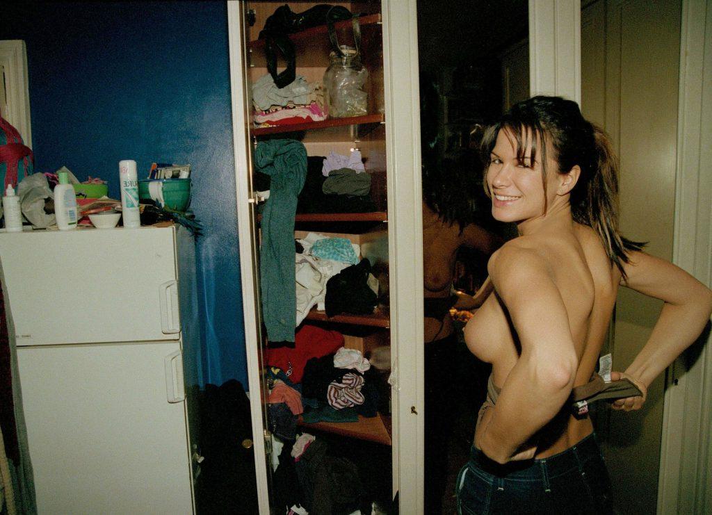 5P Rhona Mitra Topless