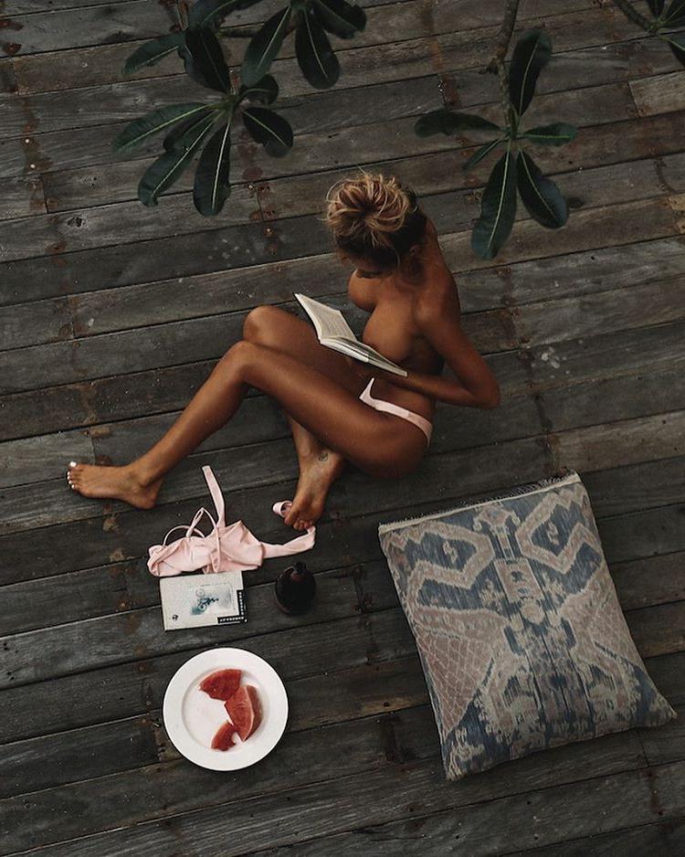 18P Sahara Ray Topless Photos