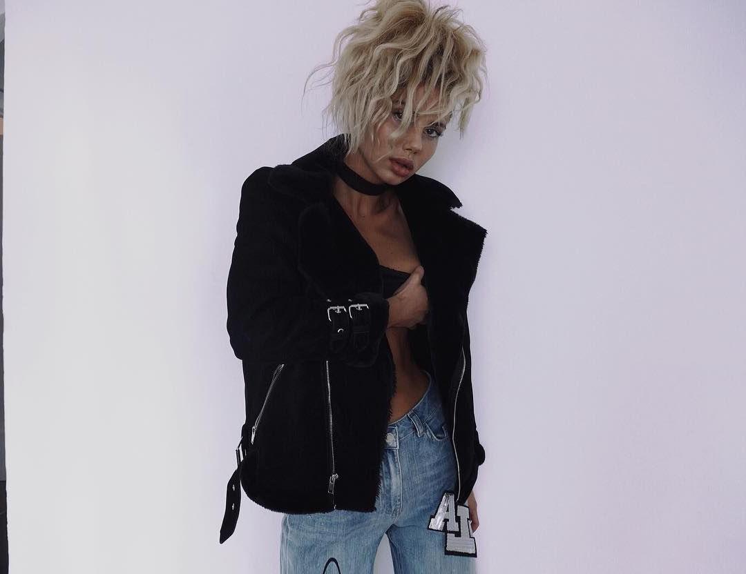 18P Sahara Ray Topless Photos
