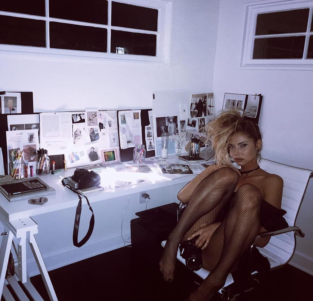 18P Sahara Ray Topless Photos