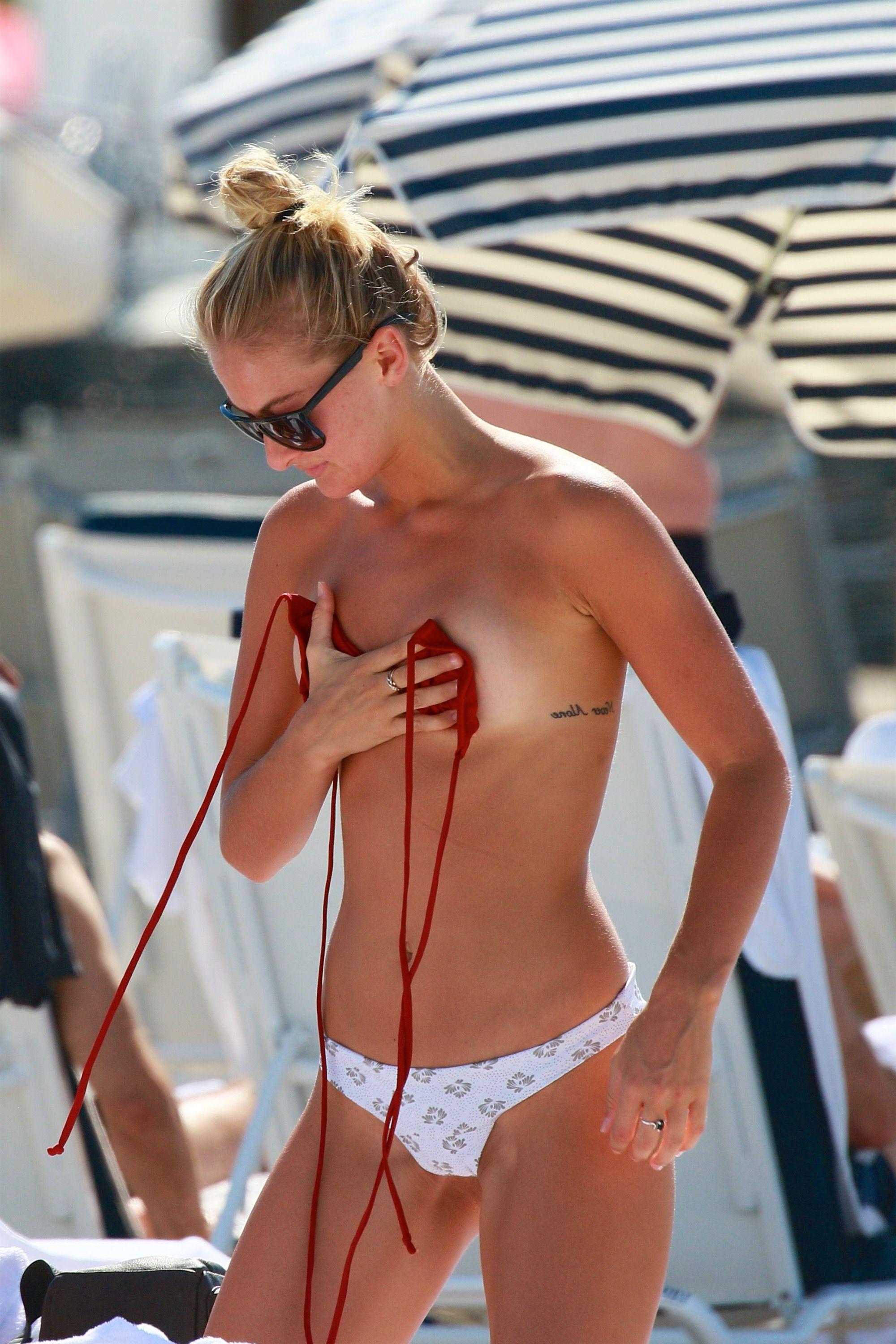 7P Selena Weber Topless Photos