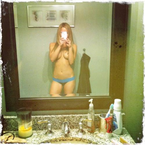 15P Cute Shannon McNally on hacked photos