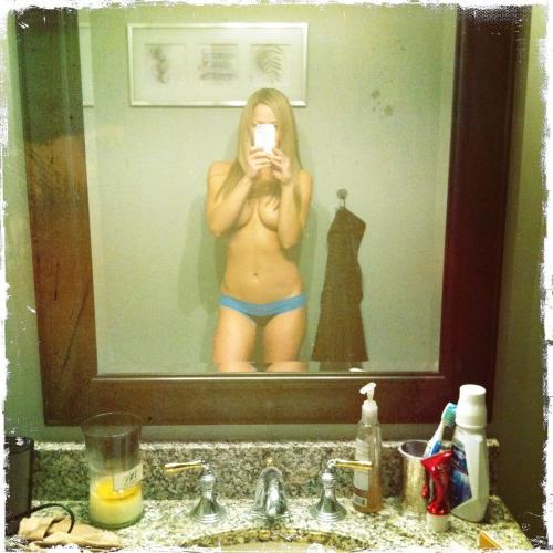 15P Cute Shannon McNally on hacked photos