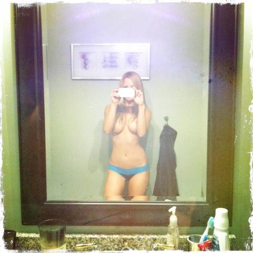 15P Cute Shannon McNally on hacked photos