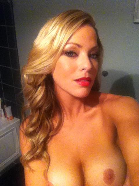 15P Cute Shannon McNally on hacked photos