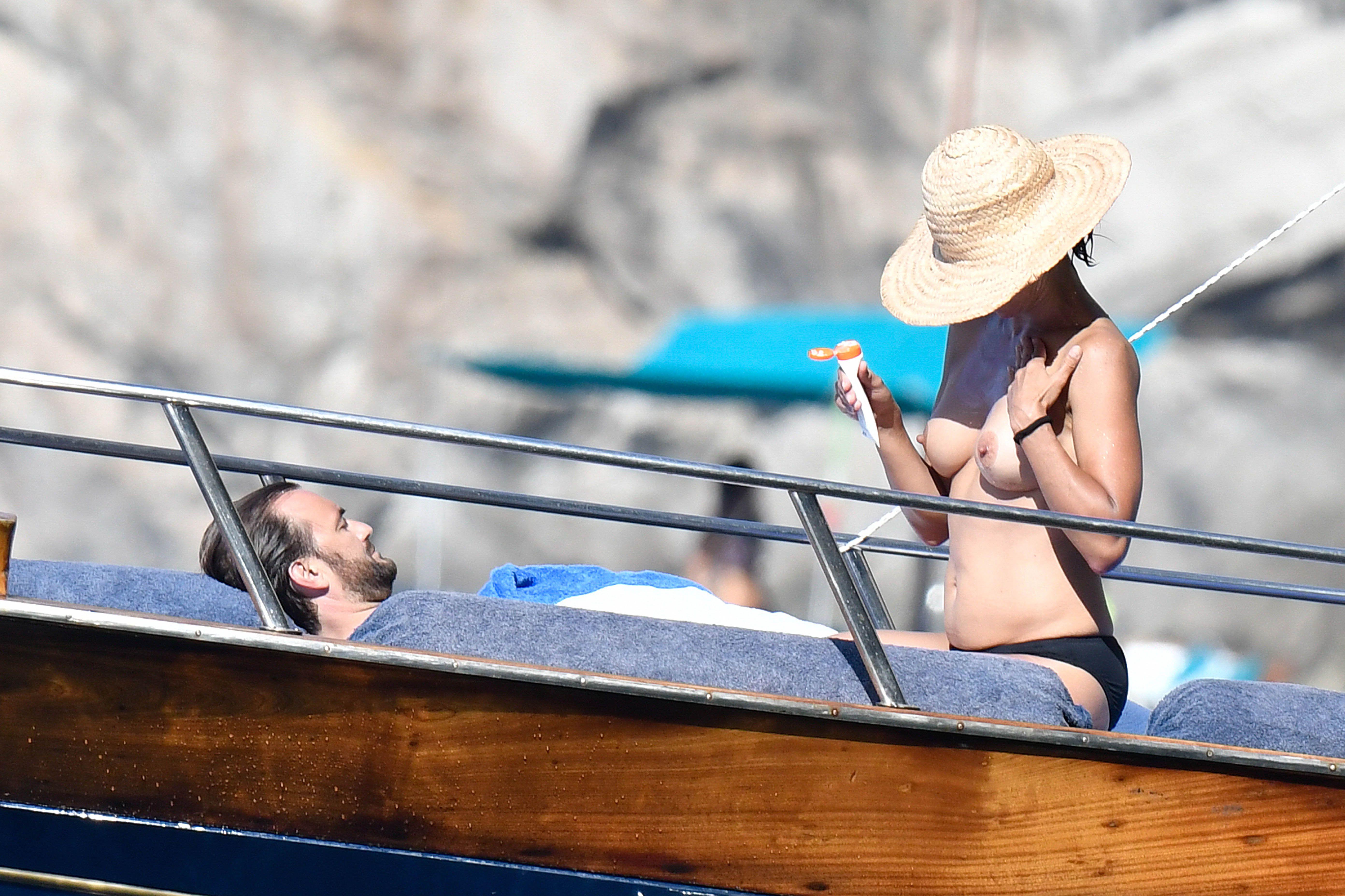 8P Topless Photos of Sophie Marceau
