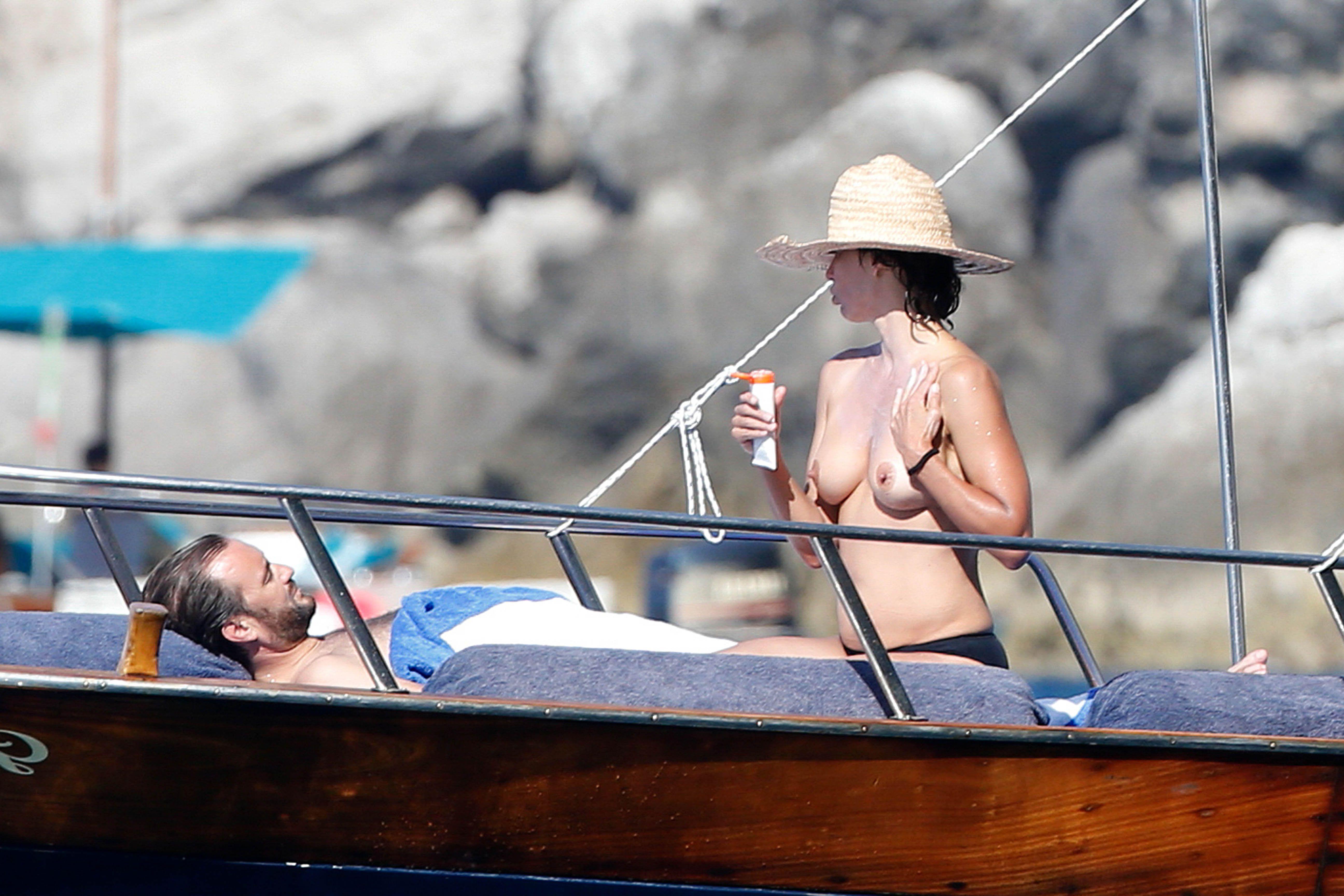 8P Topless Photos of Sophie Marceau