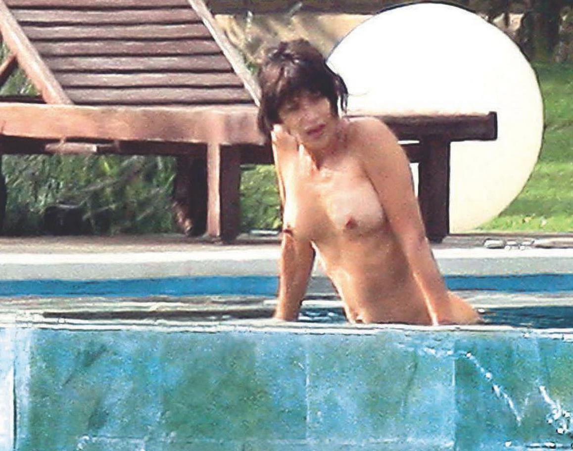 6P Topless pics of Sophie Marceau