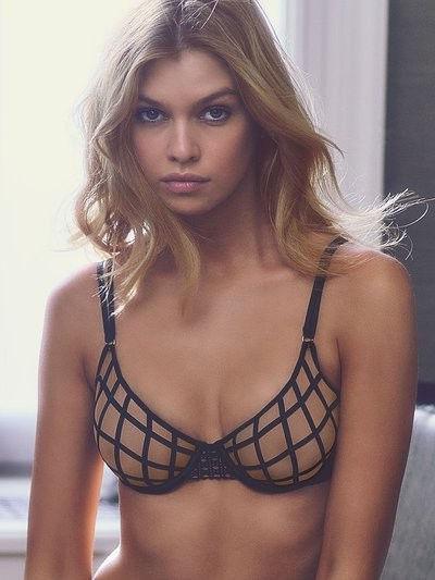 25P Stella Maxwell Topless