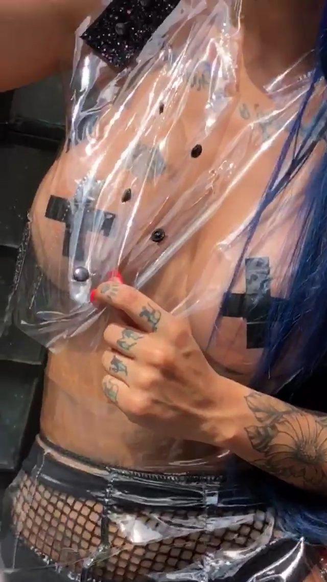 25P Tati Zaqui Topless