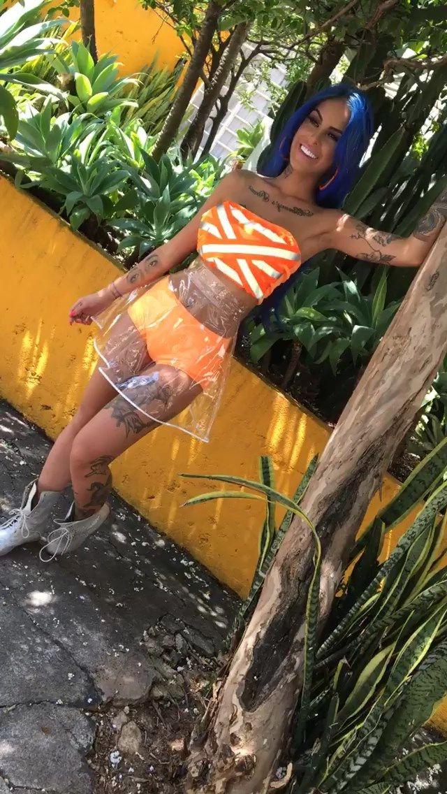 25P Tati Zaqui Topless