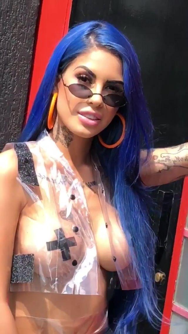 25P Tati Zaqui Topless