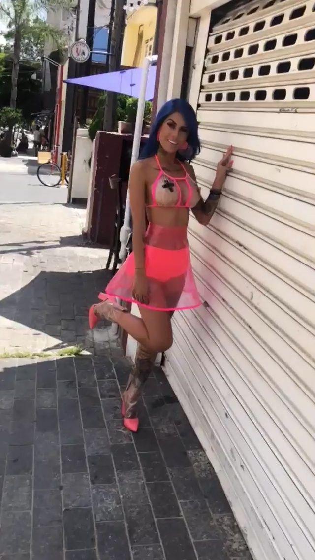 25P Tati Zaqui Topless