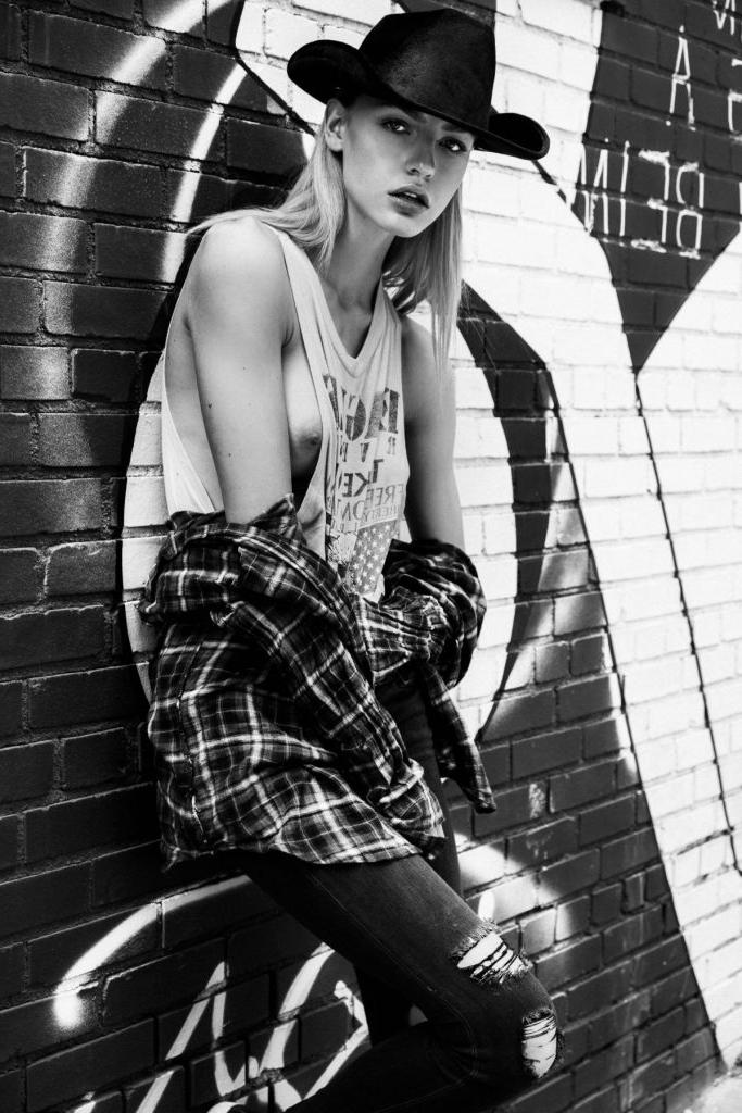 8P Tessa Greiner Topless