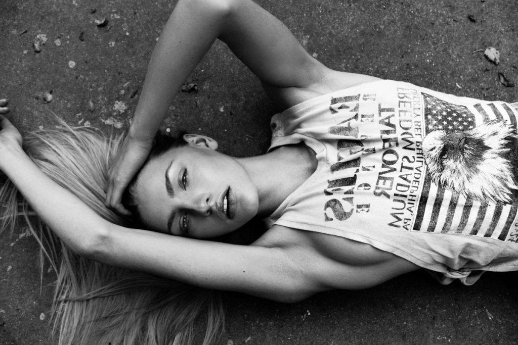 8P Tessa Greiner Topless