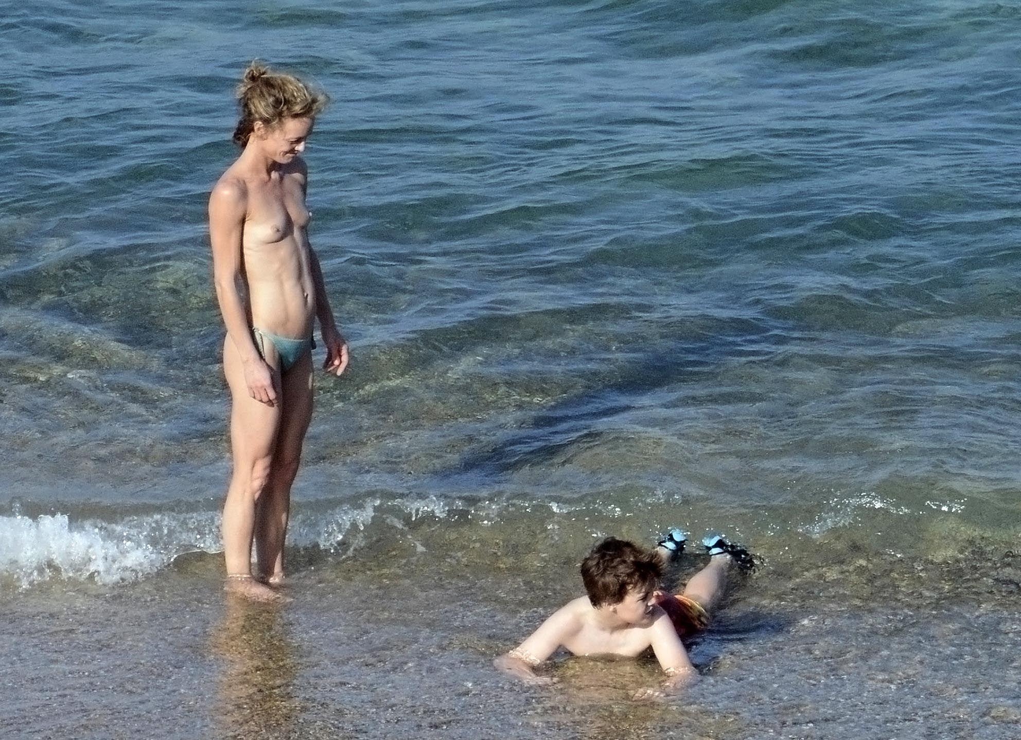 5P Vanessa Paradis Topless photos