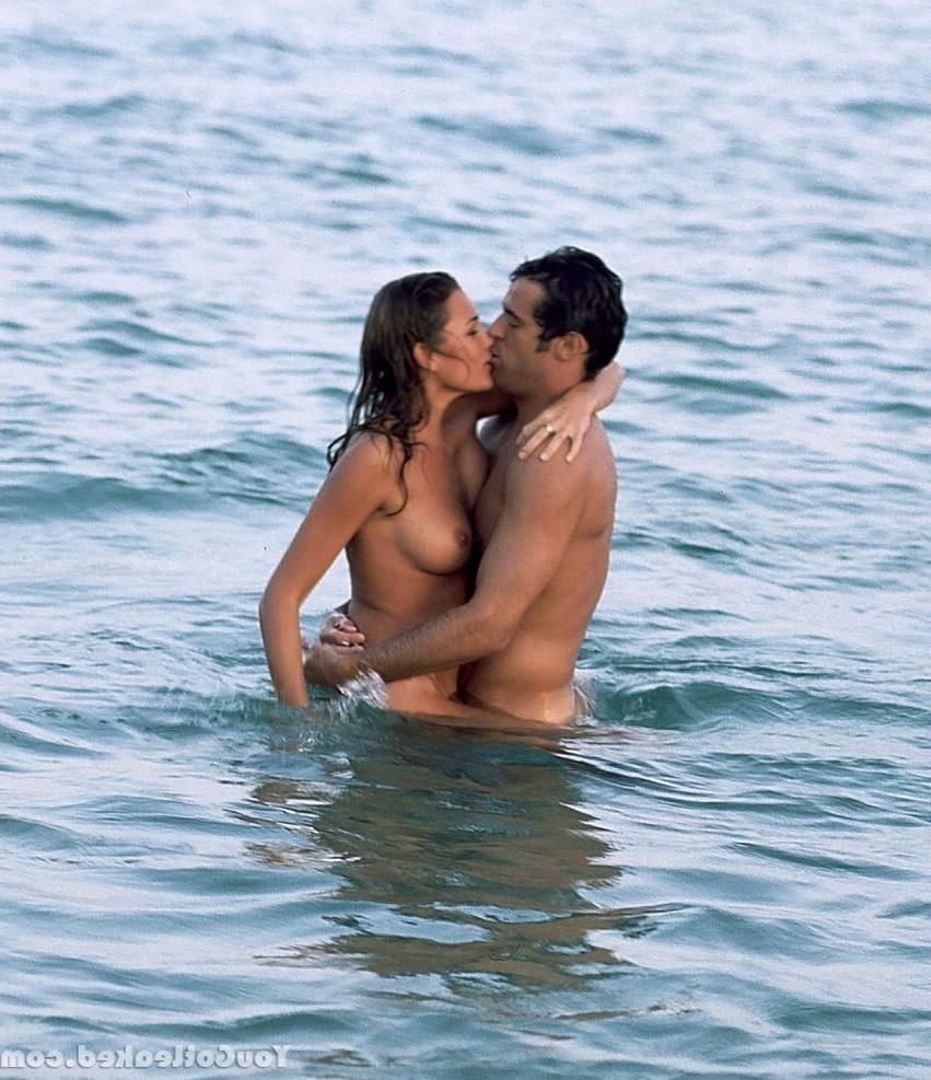 5P Topless pics of Alena Seredova