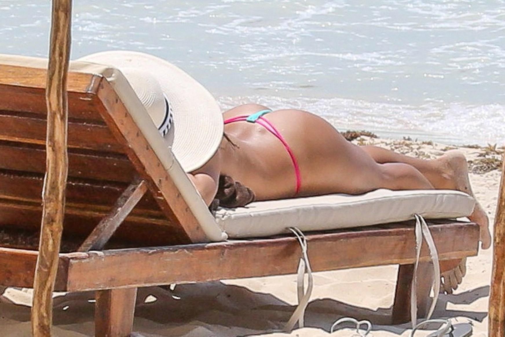 24P Topless Beach Fun With Arianny Celeste and Her GFs