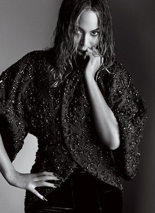 14P Beyonce topless photos