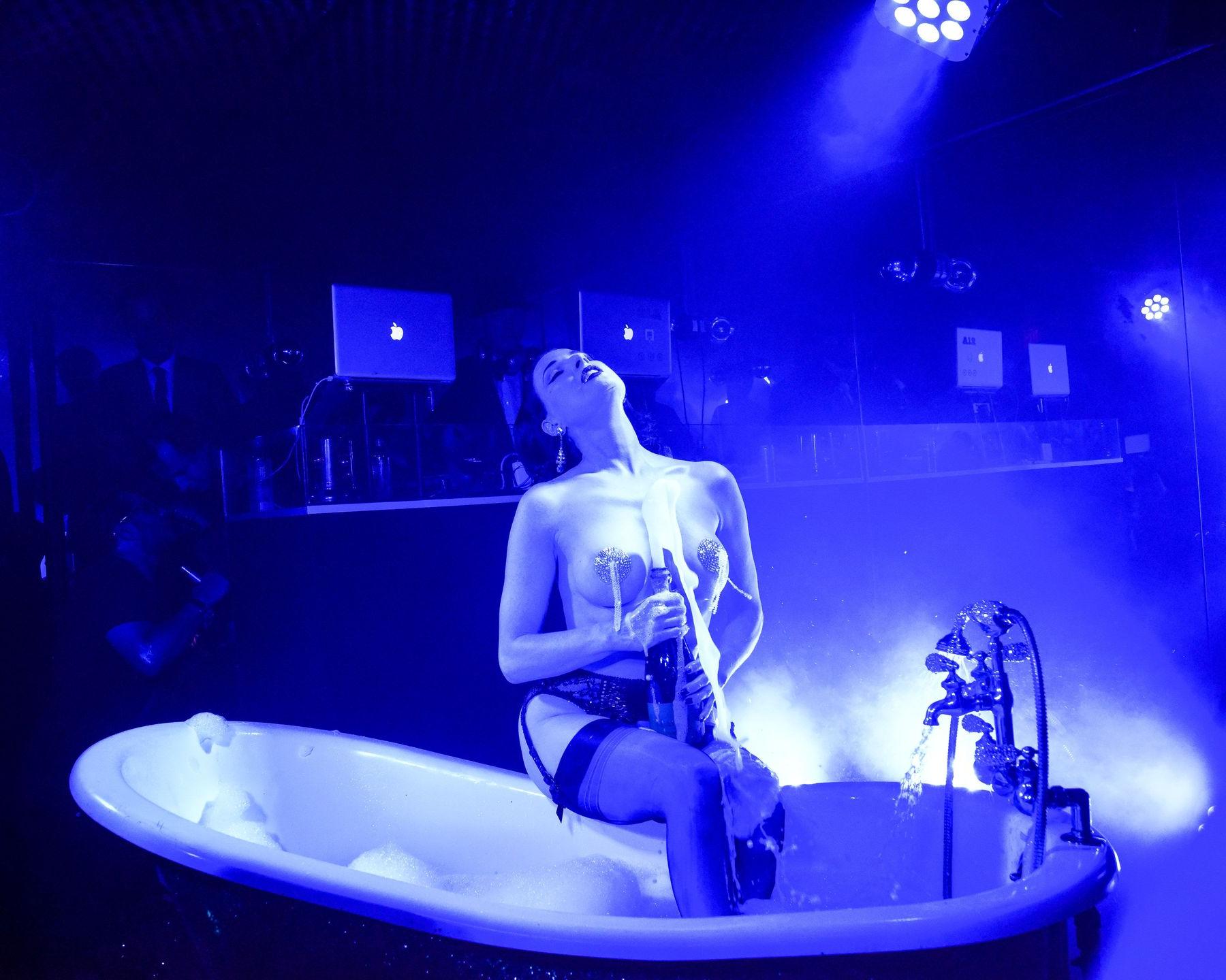 10P Topless pics of Dita Von Teese