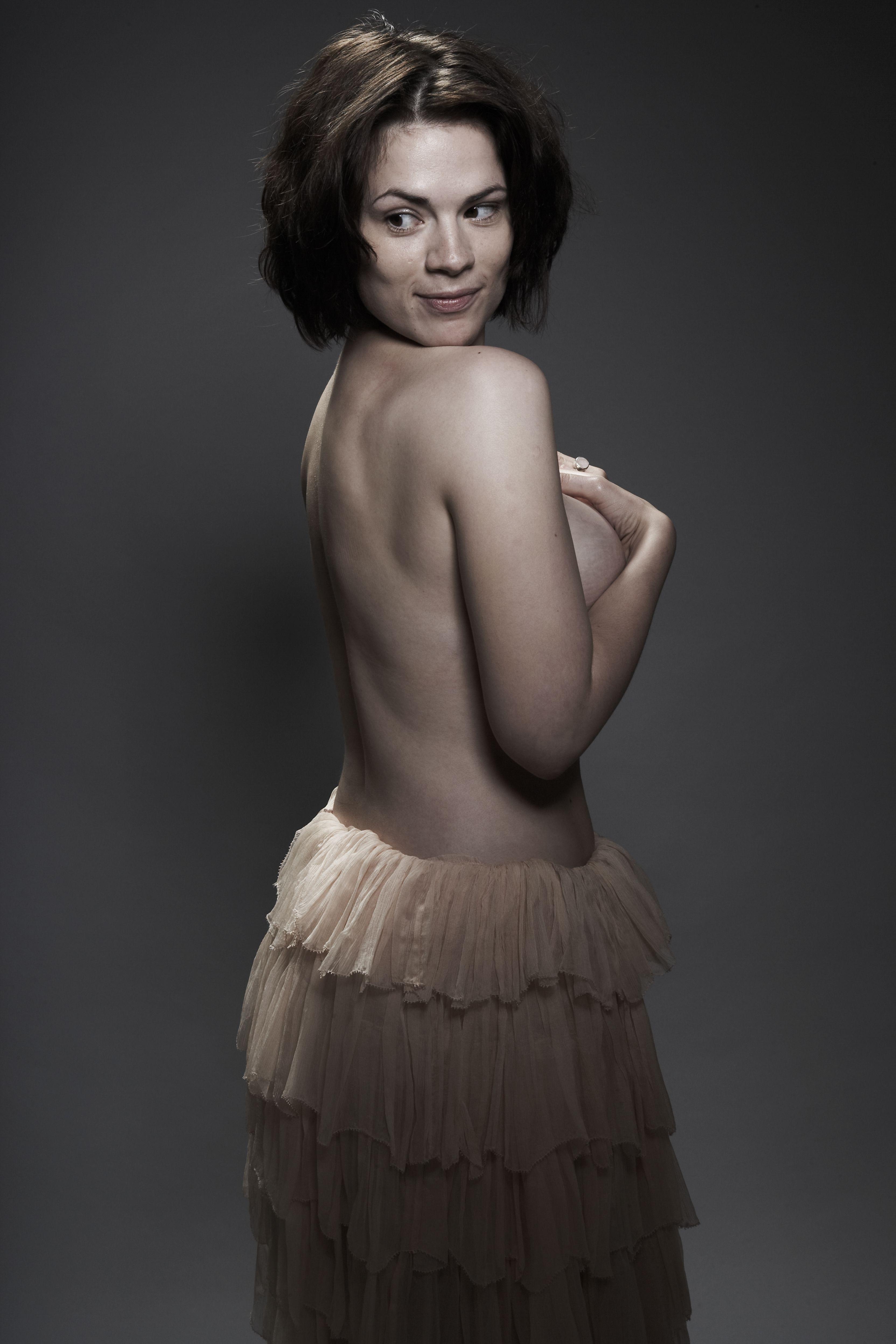 5P Hayley Atwell Topless Photos