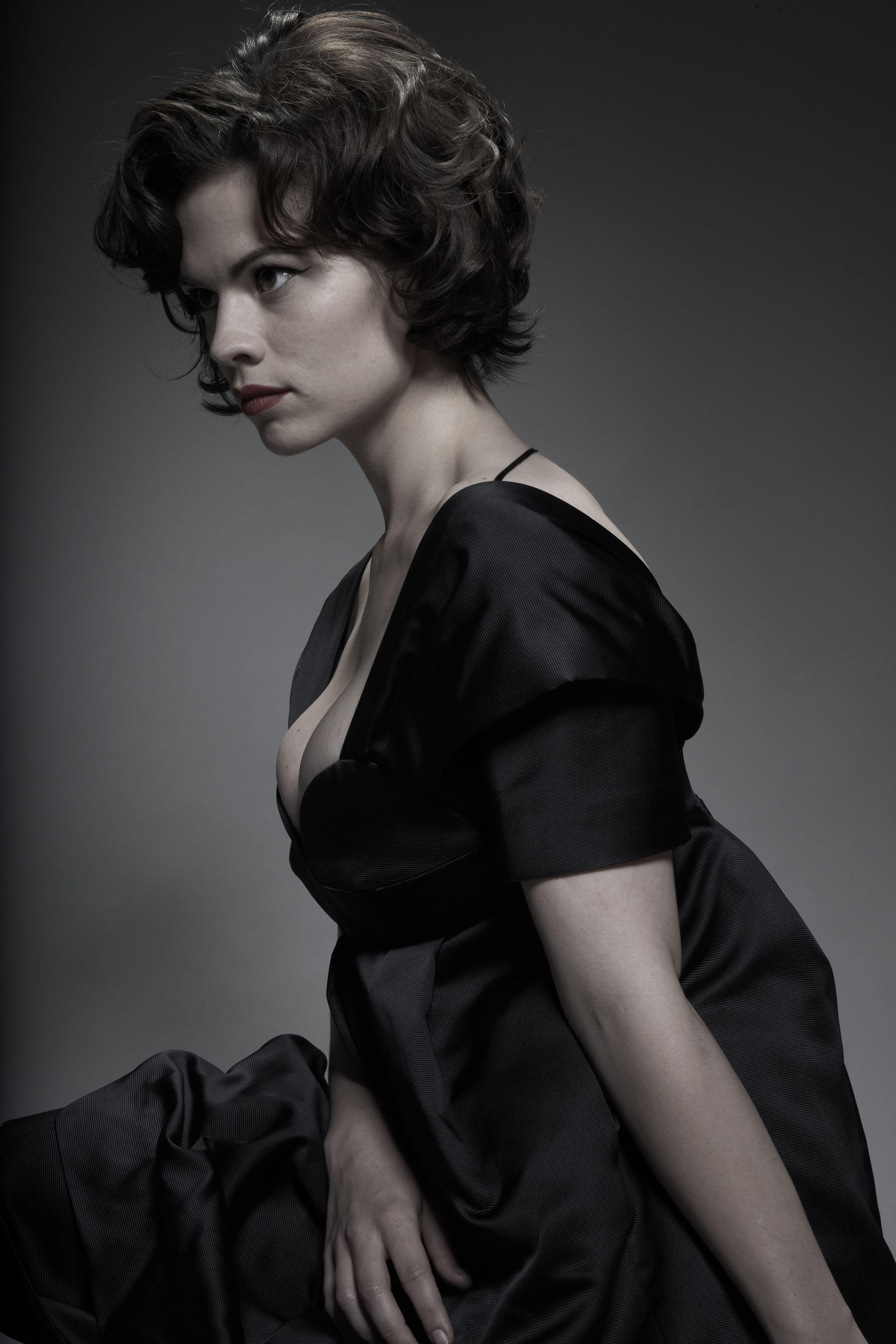 5P Hayley Atwell Topless Photos