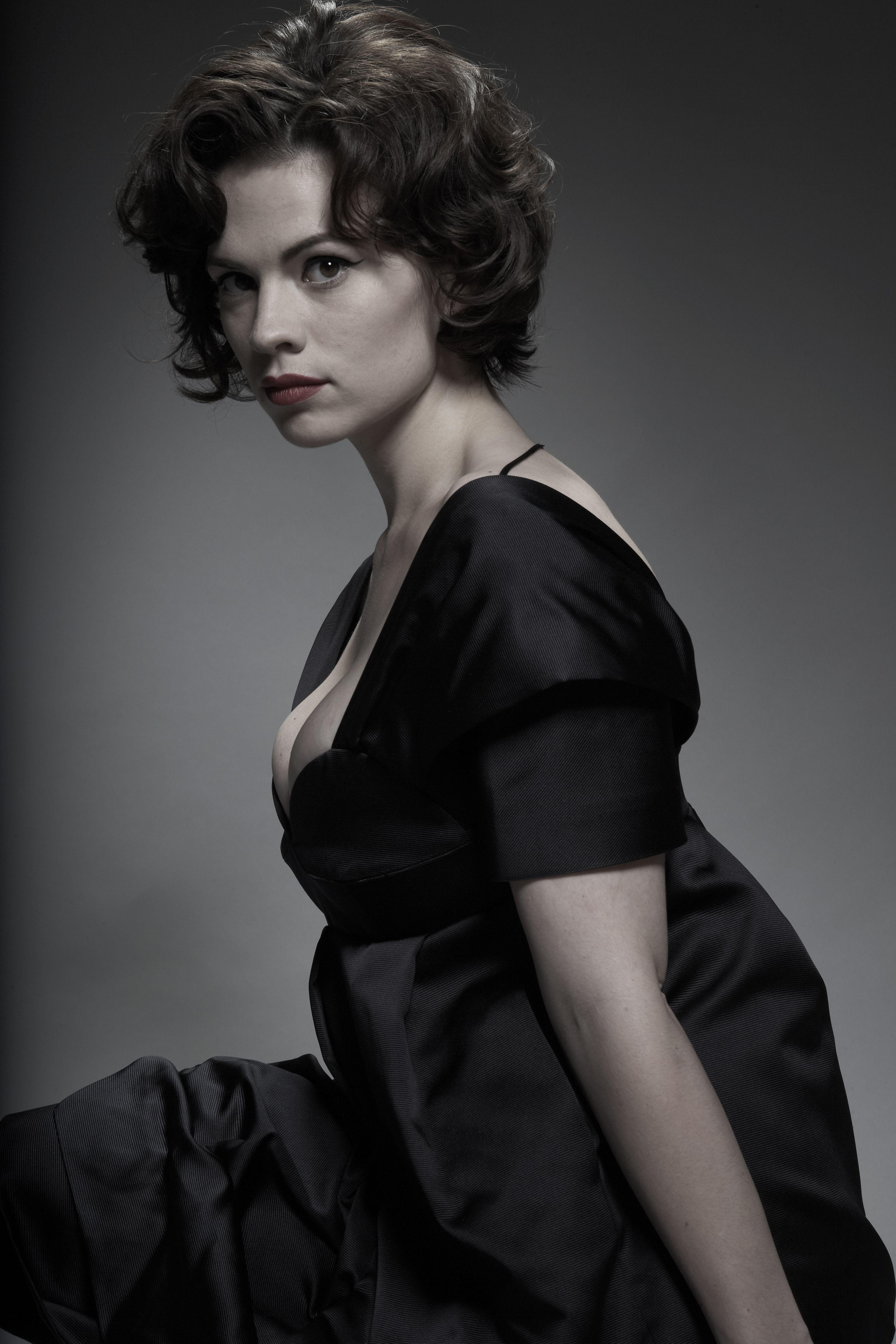 5P Hayley Atwell Topless Photos