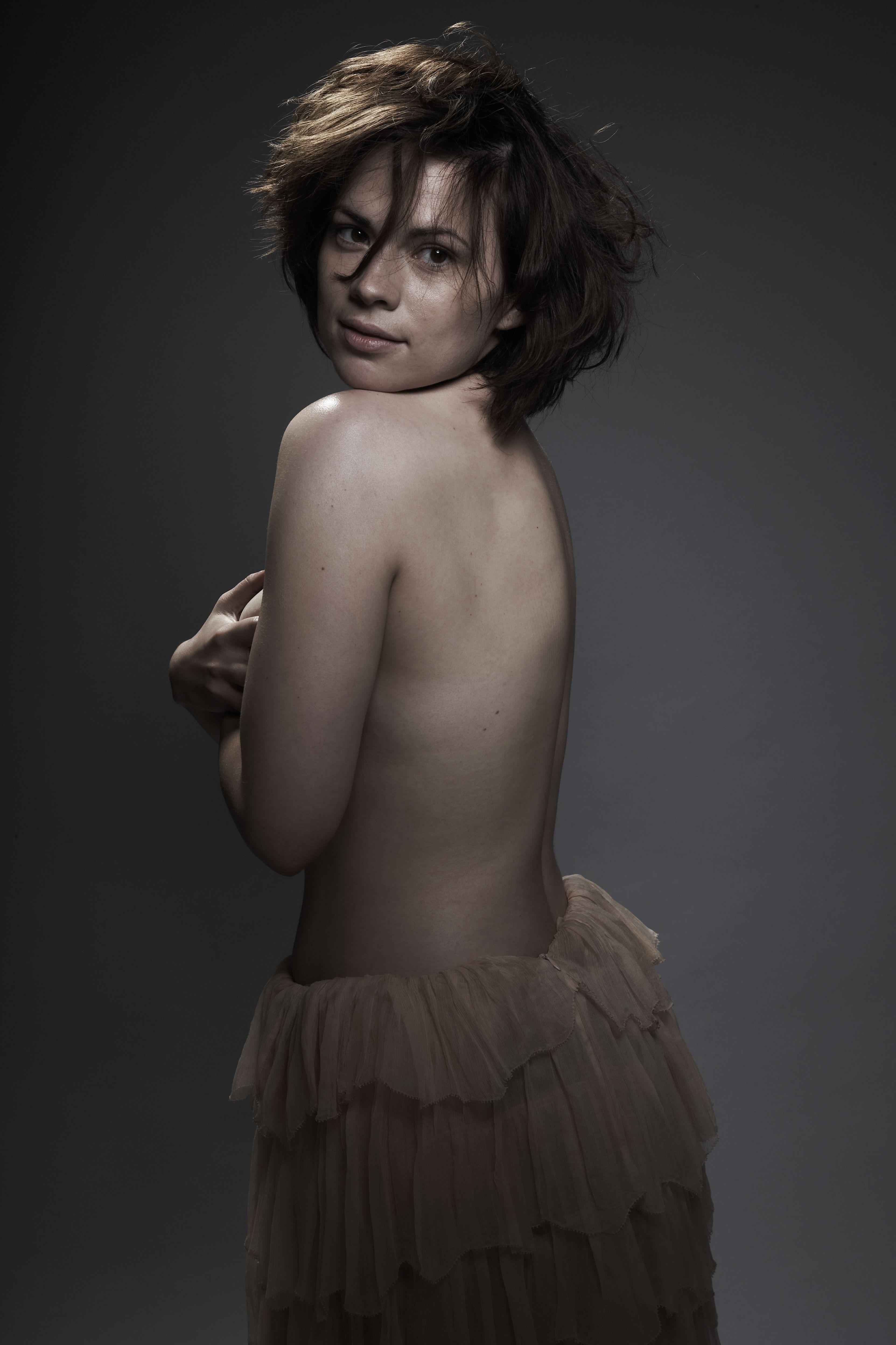 5P Hayley Atwell Topless Photos