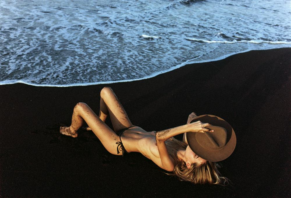 7P Joanna Halpin Topless Photos