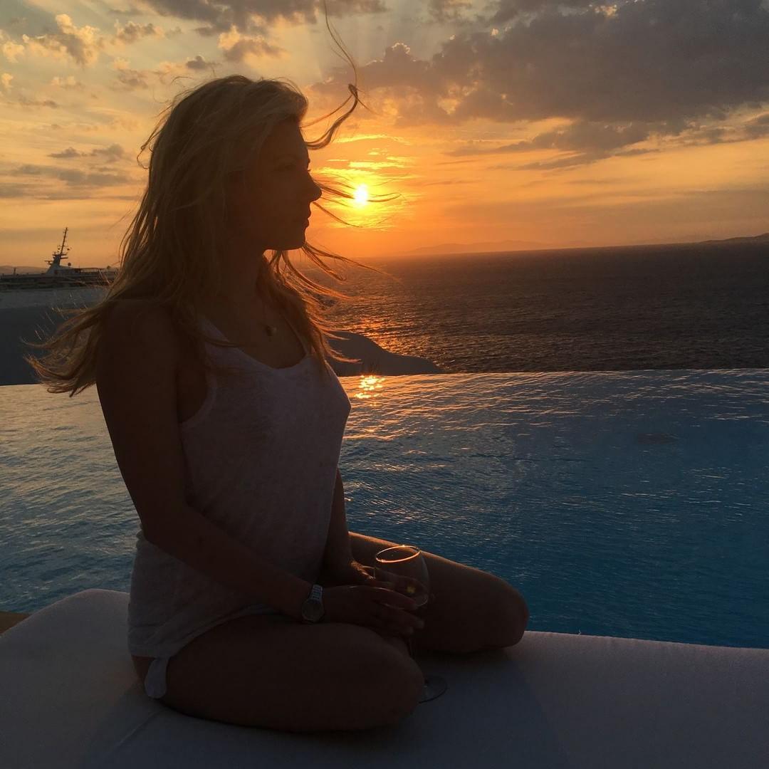 8P Topless Photos of Katheryn Winnick