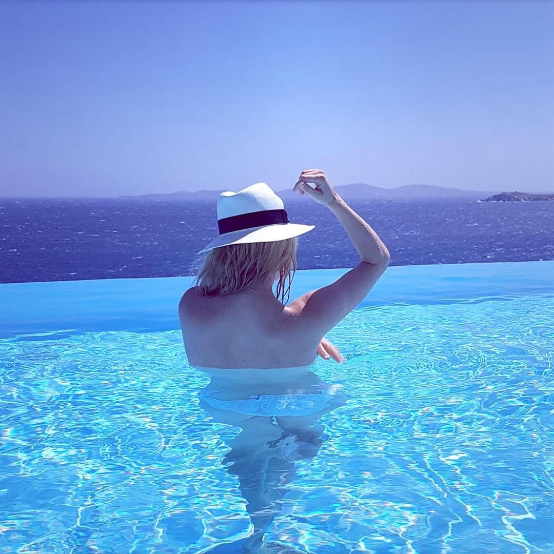 8P Topless Photos of Katheryn Winnick