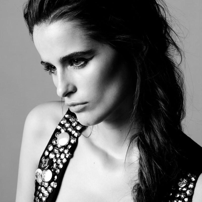 25P Loulou Robert Topless
