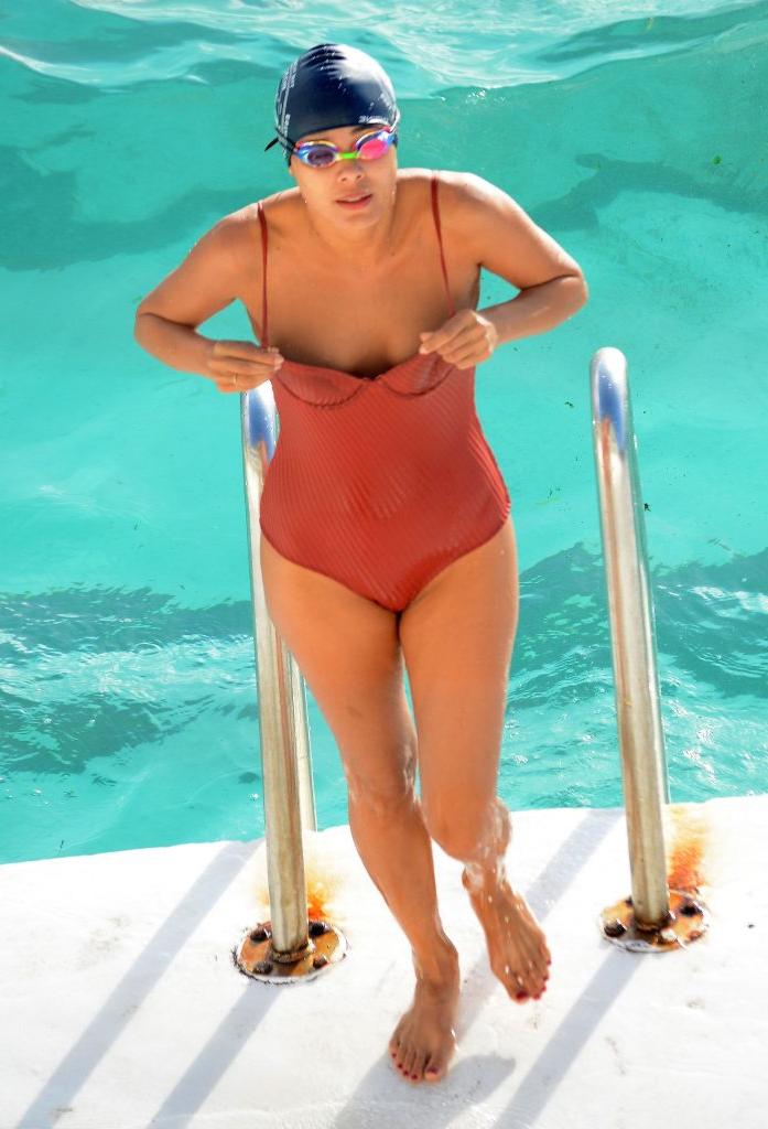 25P Nathalie Kelley Topless