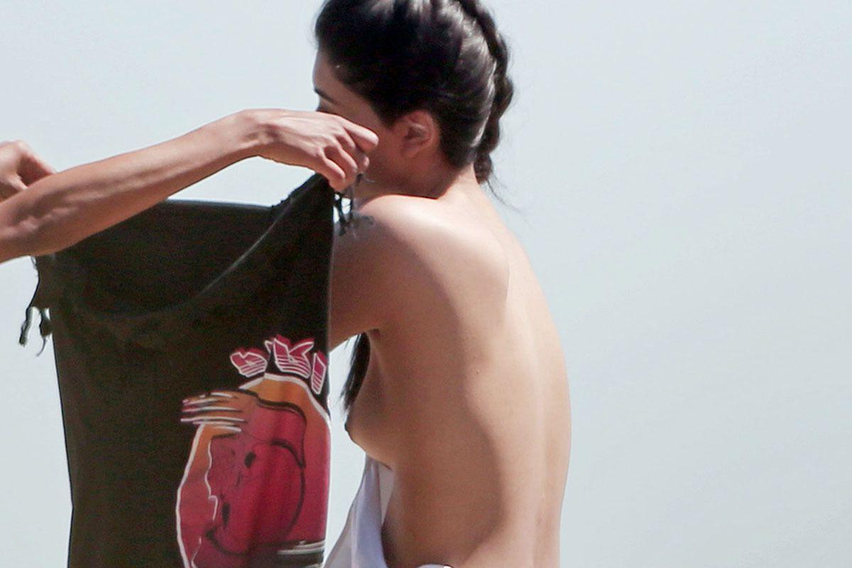 4P Neelam Gill Topless Photos