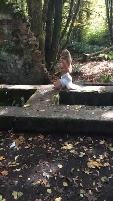 8P Topless Photos of Sara Jean Underwood