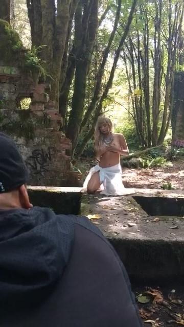 8P Topless Photos of Sara Jean Underwood