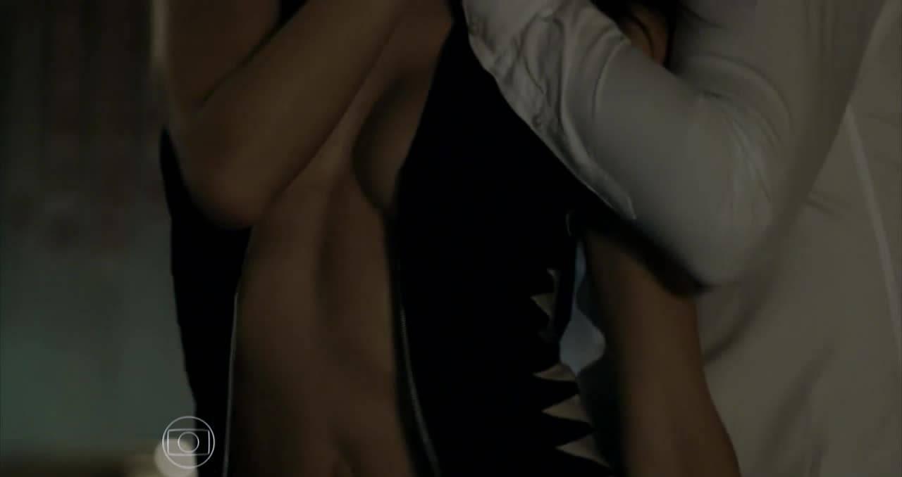4P Alessandra Ambrosio Topless pics