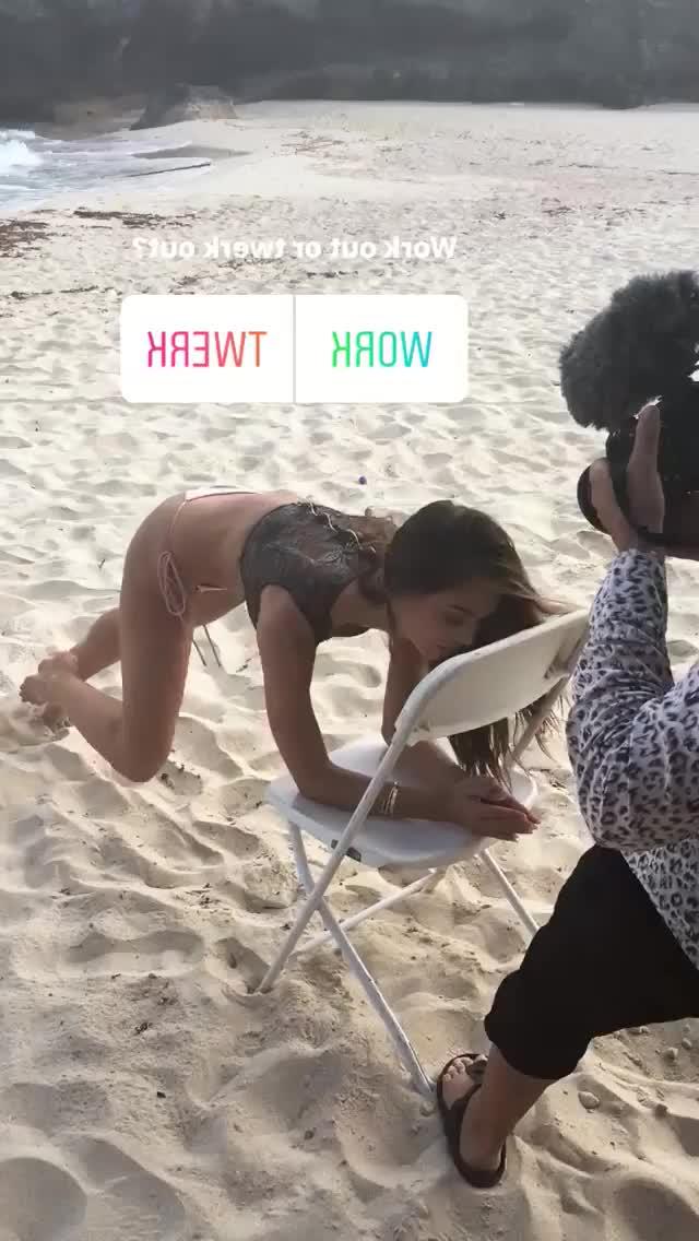 21P Alexis Ren Topless