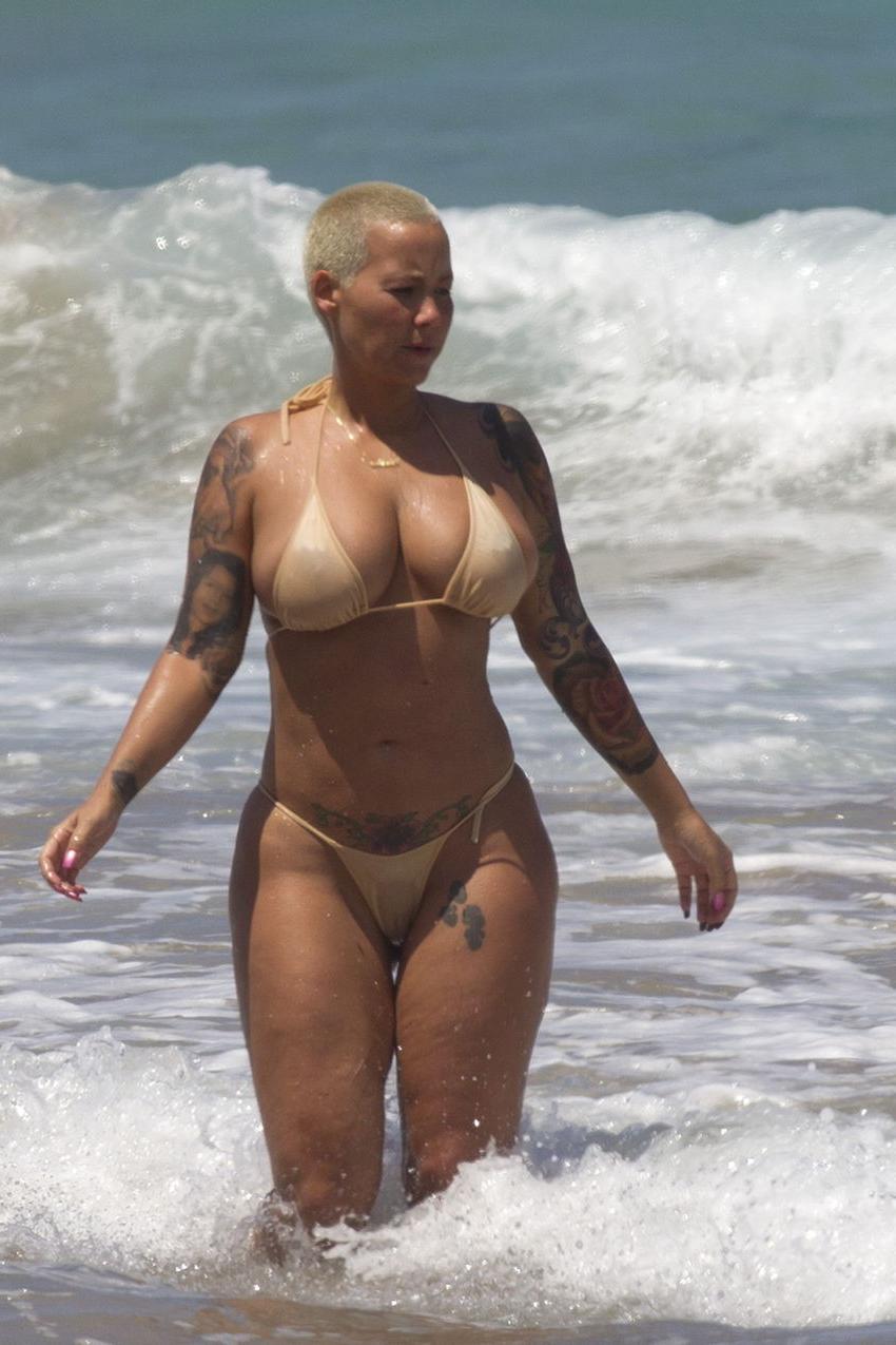 18P Look at topless Amber Rose