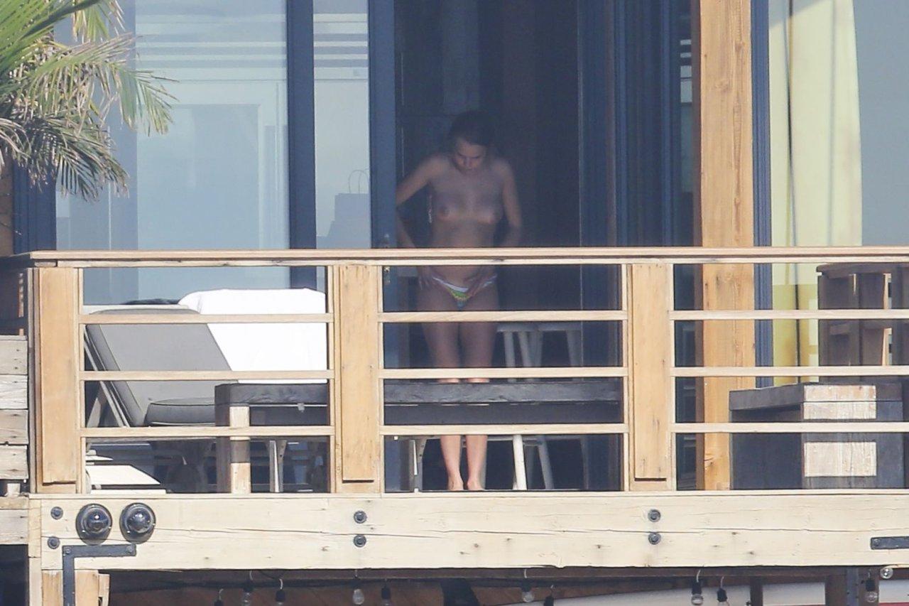 7P Cara Delevingne topless paparazzi pics