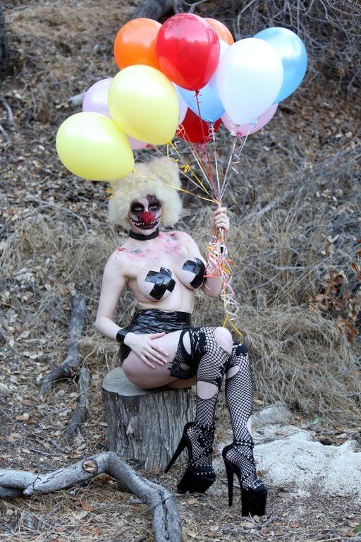 7P Topless Photos of Courtney Stodden