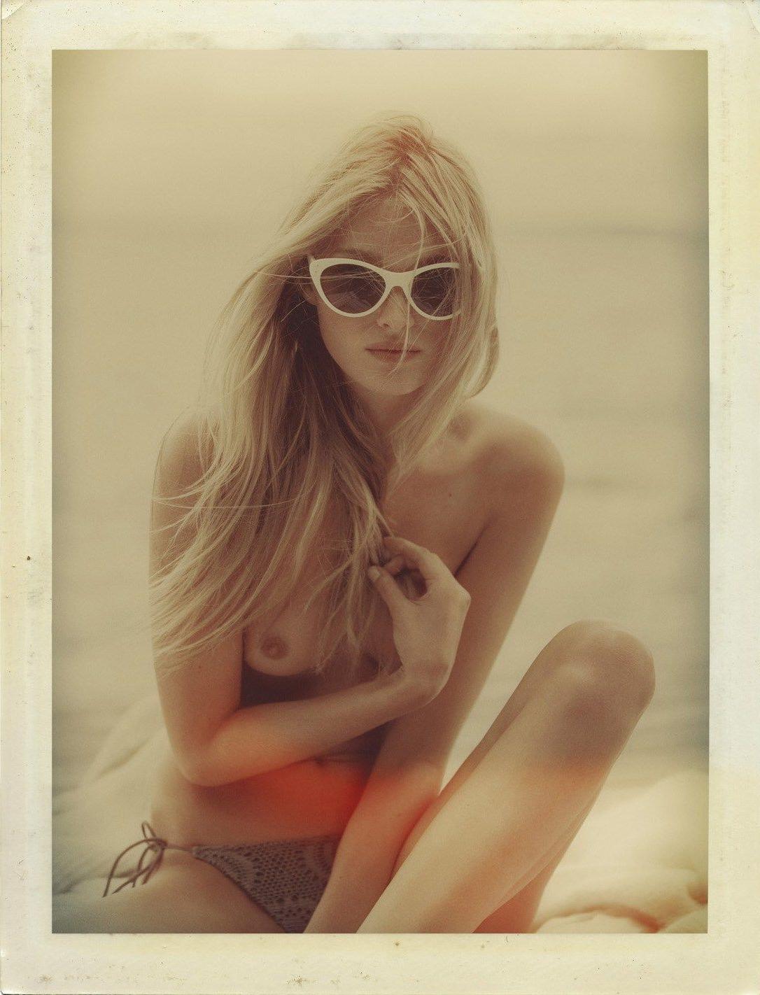 6P Topless Photoset of Elsa Hosk