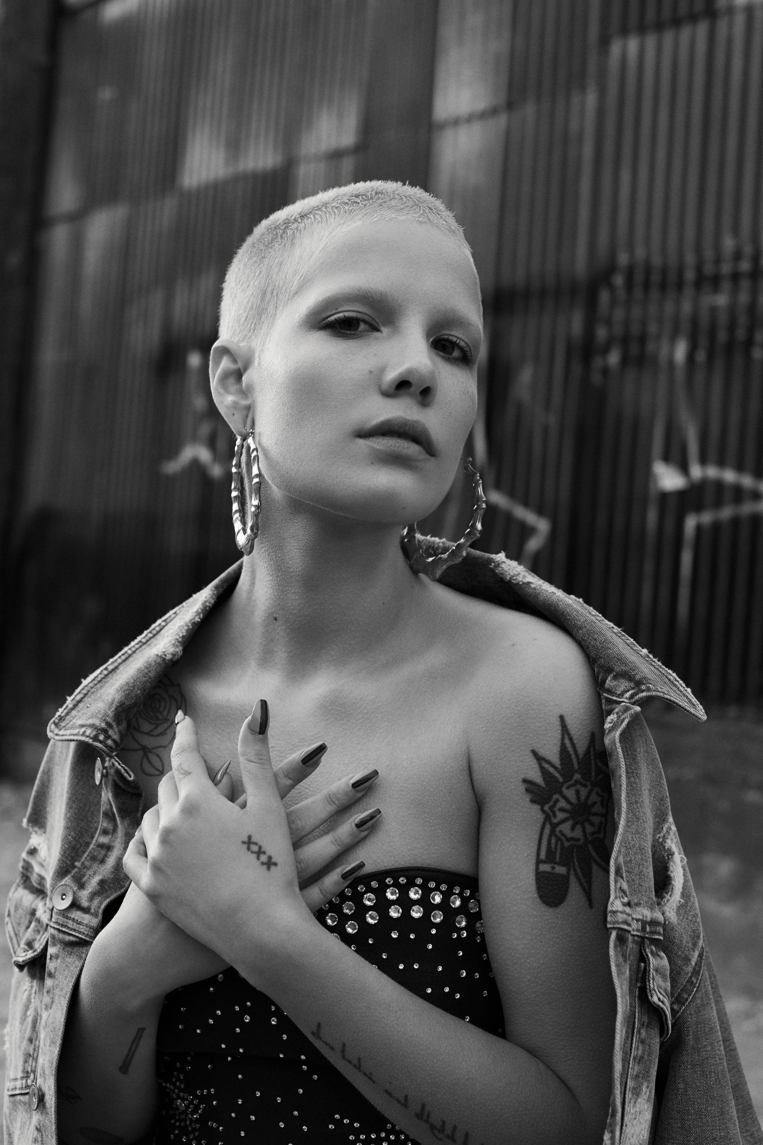 14P Halsey Topless